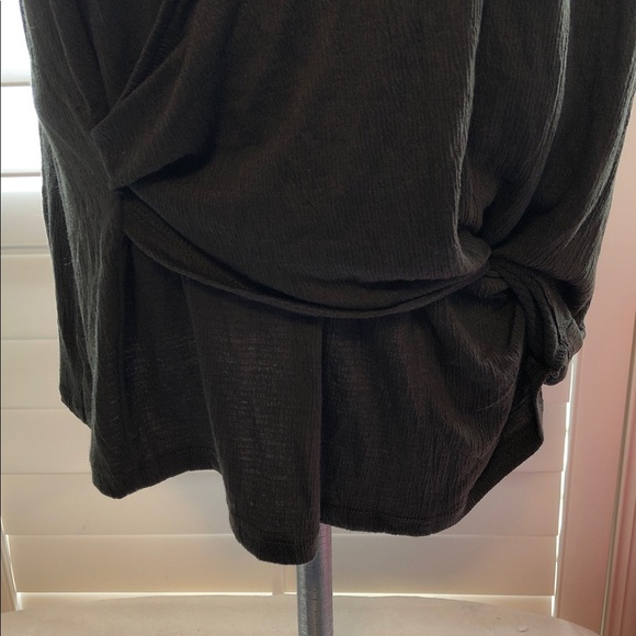 14th & Union Black Sleeveless Wrap Tank Top - Picture 3 of 9